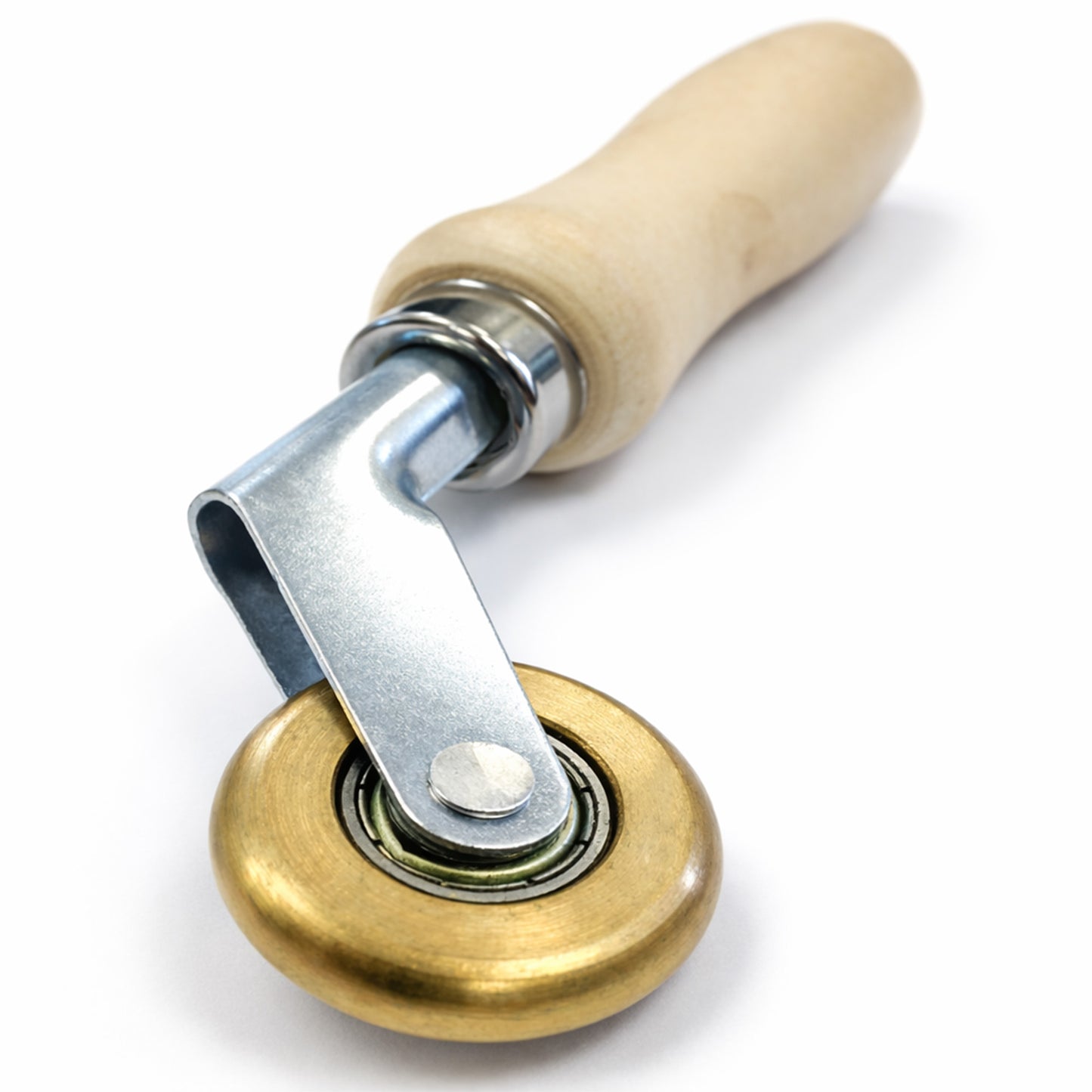 Penny roller for flat roofing membranes with wooden handle and brass wheel