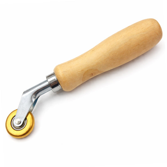 Penny roller for flat roofing membranes with wooden handle and brass wheel